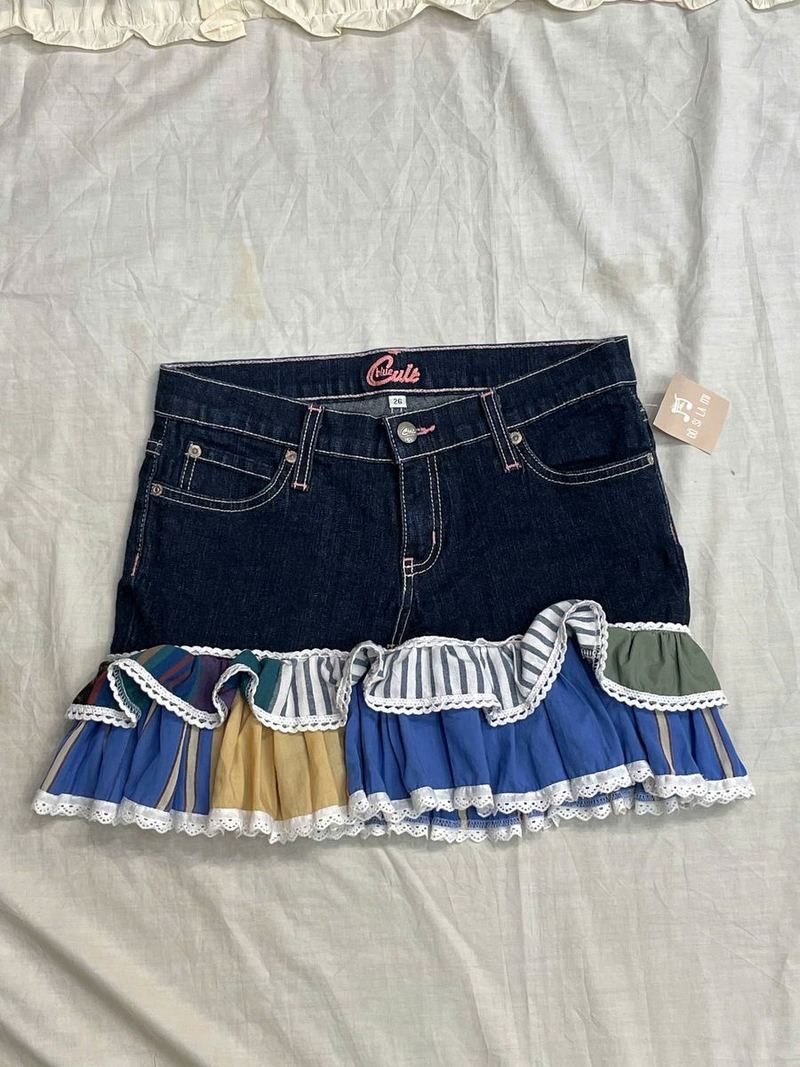 Chân váy jean tối màu patchwork bèo ren kẻ sọc nhiều màu